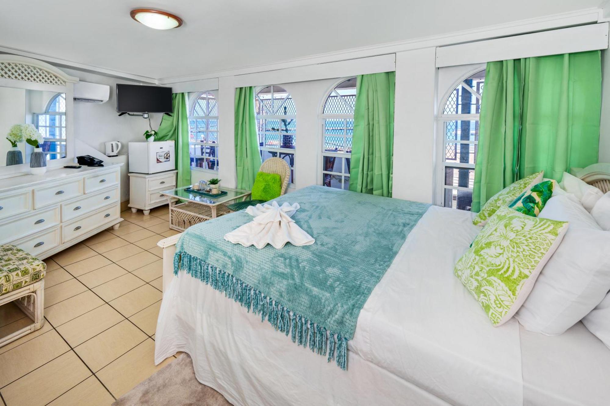 Deyna'S City Inn St. George's Номер фото