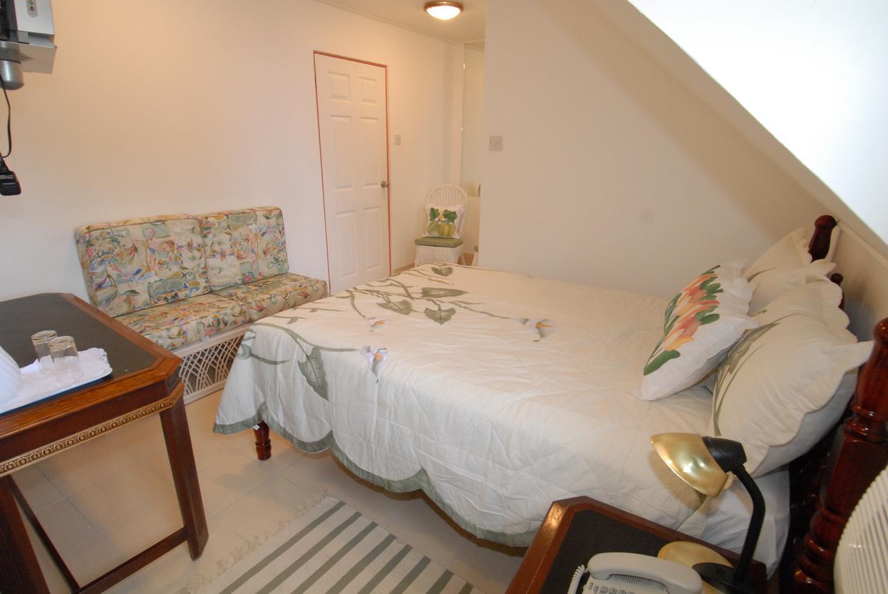 Deyna'S City Inn St. George's Экстерьер фото